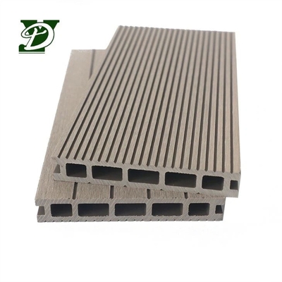 Deck de WPC exterior moderno oco para varanda de jardim privado