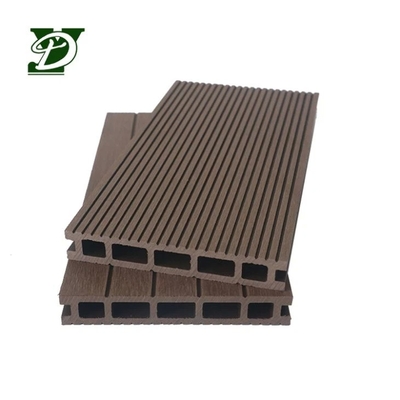 Deck de WPC exterior moderno oco para varanda de jardim privado